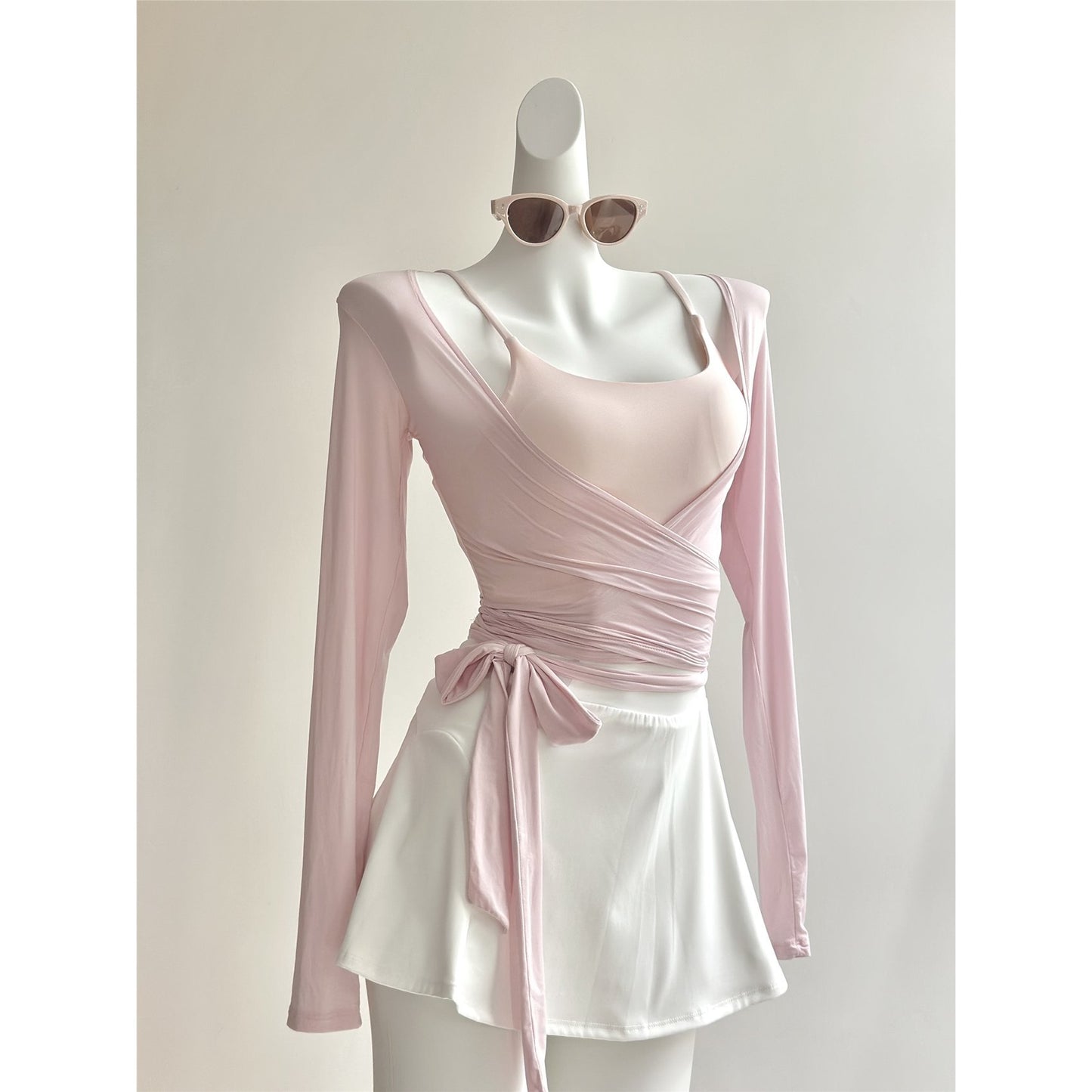 🧘‍♀️✨Sexy and sporty strappy fitness wear for women, professional Pilates training, slim fit yoga wear, long sleeves🤸‍♀️💦